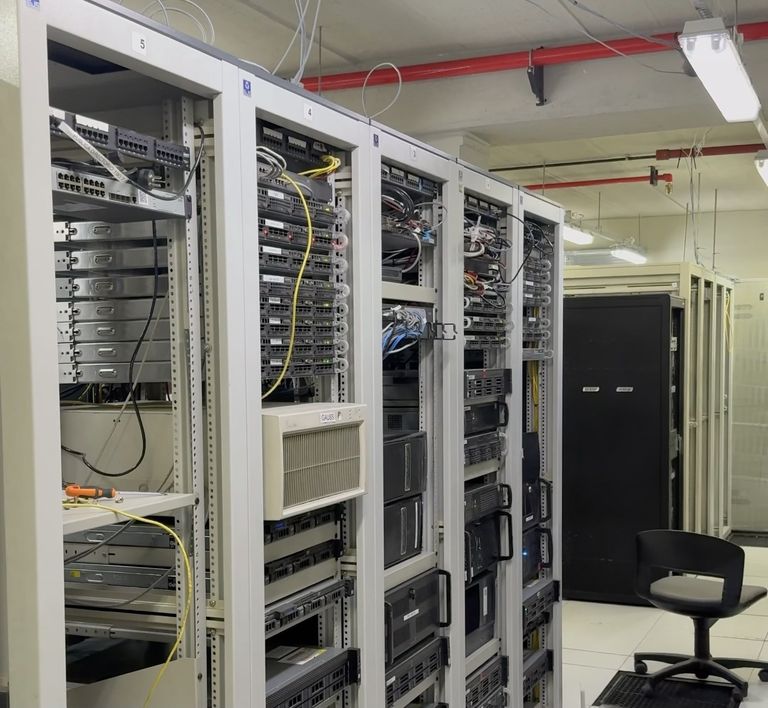 Gigared abre sus puertas para mostrar el trabajo de sus equipos, la infraestructura tecnológica y los procesos que hacen posible mantener conectados a miles de usuarios. Un recorrido por las personas y la innovación detrás de una red en constante evolución.