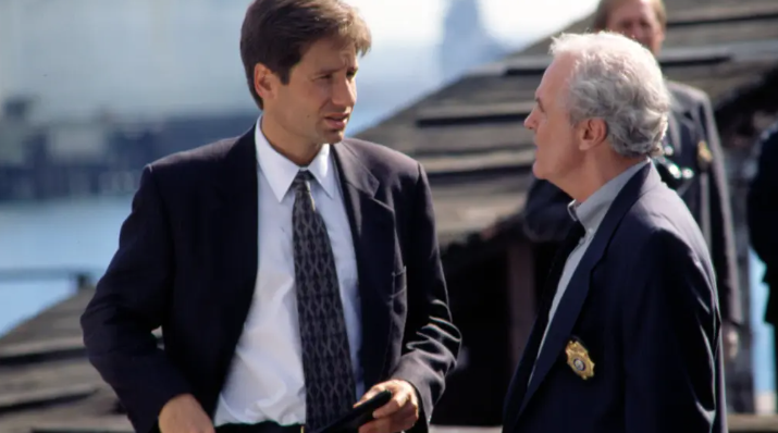 James Handy, junto a David Duchovny en los '90, en un capítulo de