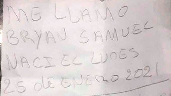 La nota que tenía el bebé hallado en la calle en Ciudadela Sur.