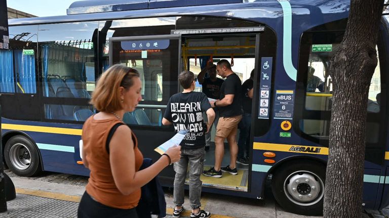 Mañana empieza a funcionar la primera línea de buses eléctricos de la Ciudad 20250506