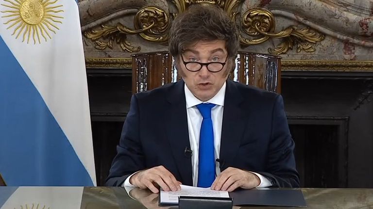 El presidente Javier Milei, en cadena nacional el 8 de agosto de 2025.