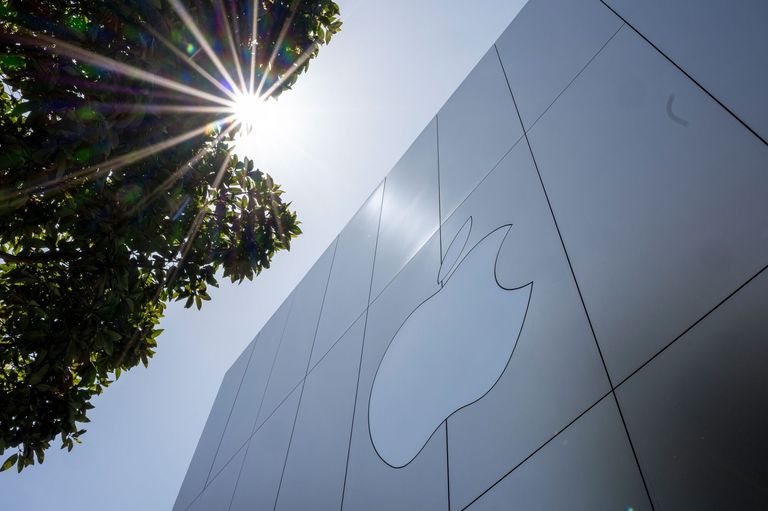 Apple Ahead Of Earnings Figures