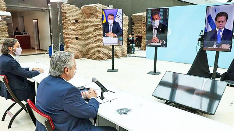 20210411_alberto_fernandez_lacalle_pou_cedoc_g