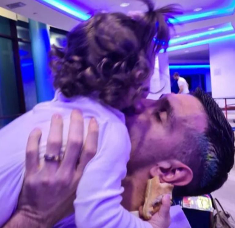 El Dibu Martínez y su hija 20221219