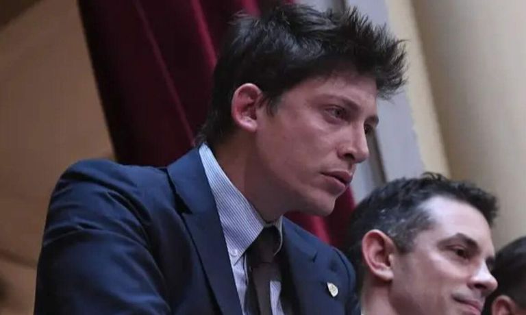 Santiago Caputo, autor material de la Ley Malvinas.