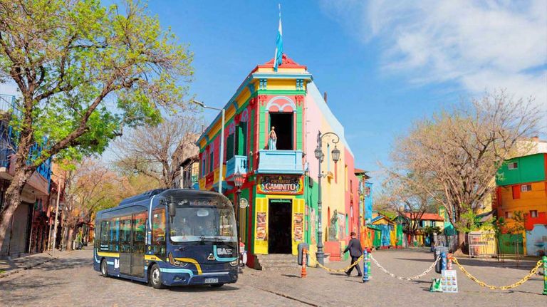 Eléctricos. El nuevo trayecto del eBus permitirá a los vecinos y turistas llegar a una de las zonas más pintorescas y reconocidas de la Ciudad de Buenos Aires.