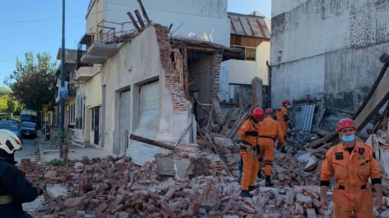 Derrumbe en AV. La Plata y Saraza-20210414