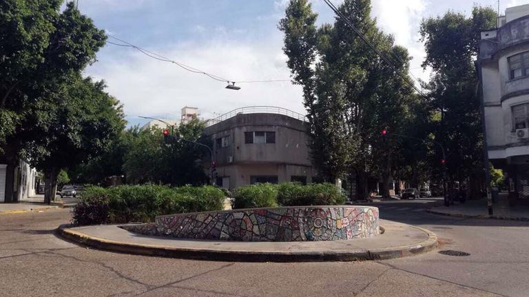 La rotonda que es también centro del barrio.