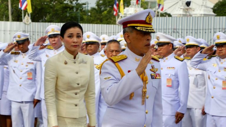boda rey tailandia reina suthida