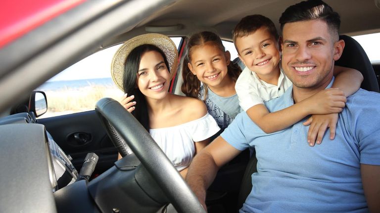 Familia en auto