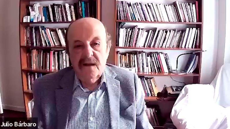 Julio Barbaro en el Ciclo de Entrevistas de la Escuela de Comunicación