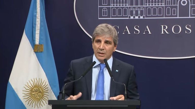El ministro de Economía, Luis Caputo en Casa Rosada