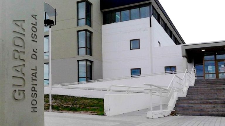 Tragedia en Puerto Madryn: murió un bebé al caer desde un cuarto piso