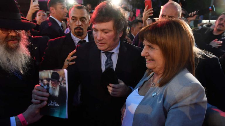 El Presidente Javier Milei asiste al acto de encendido de velas de la gran Janukiá 20231212