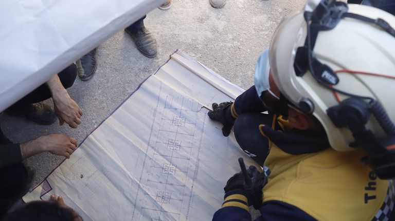 Los Cascos Blancos continúan la búsqueda en la prisión de Sednaya