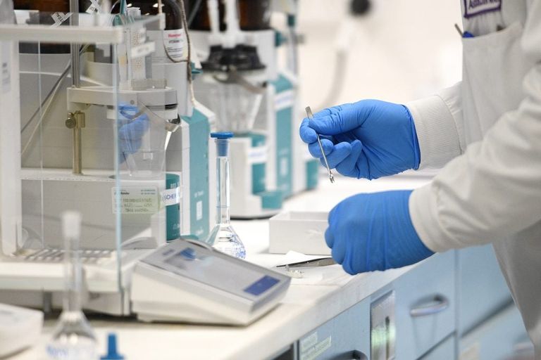 Anmat resolvió la inhibición preventiva de las actividades productivas de Laboratorios Polybius.