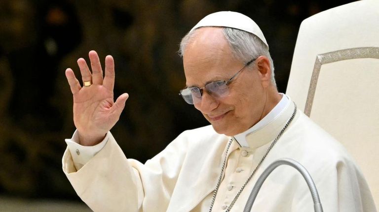 El papa León XIV recibió a la prensa en el Vaticano y pidió la liberación de periodistas detenidos