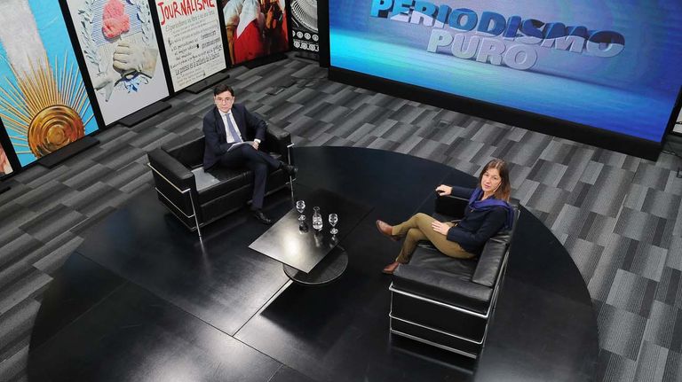 La ministra de Seguridad Sabina Frederic, en la entrevista con Jorge Fontevecchia.