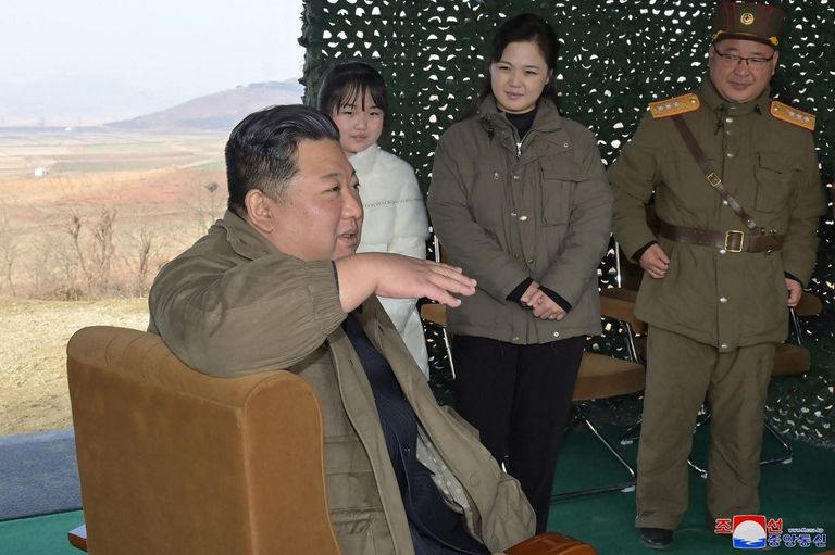 Kim Jong Un presentó a su hija en una prueba de misiles