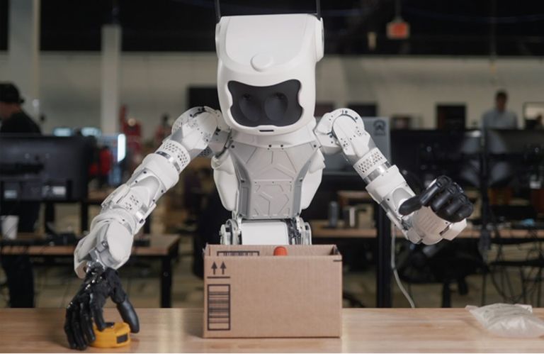 Gates robots Apptronik