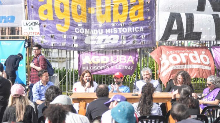 Docentes de la UBA trasladan sus aulas a Plaza de Mayo 20260409
