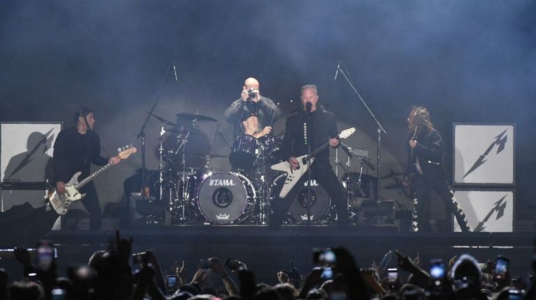 Metallica hizo vibrar el Campo Argentino de Polo.