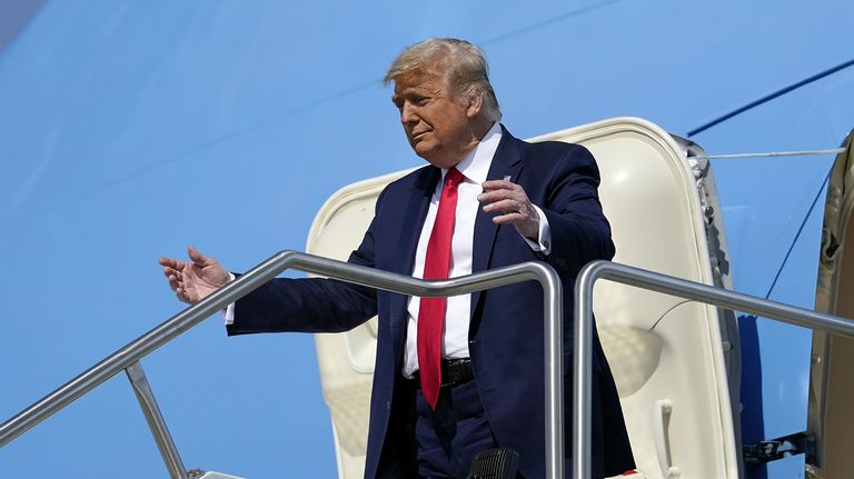 Donald Trump sigue con su gira de campaña.