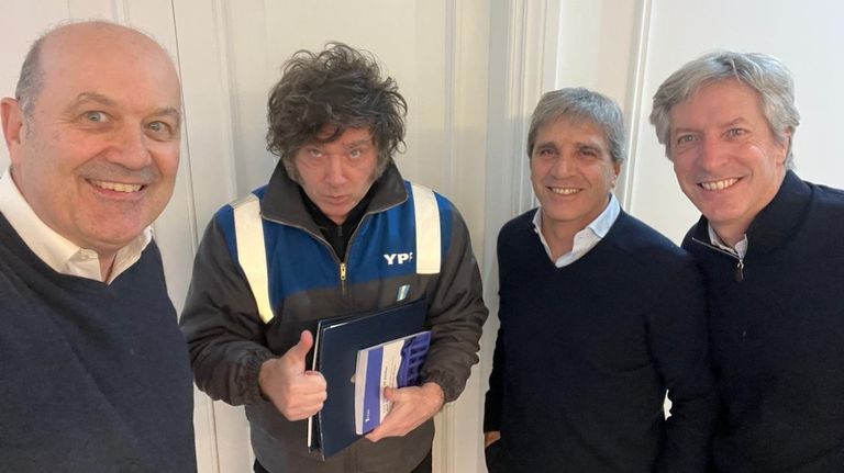 Federico Sturzenegger, Javier Milei, Luis Caputo y Santiago Bausili viajarán a Francia a buscar inversiones para la Argentina.