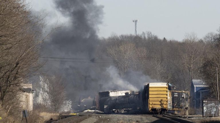 Ferrocarril descarrilado ceca de Ohio