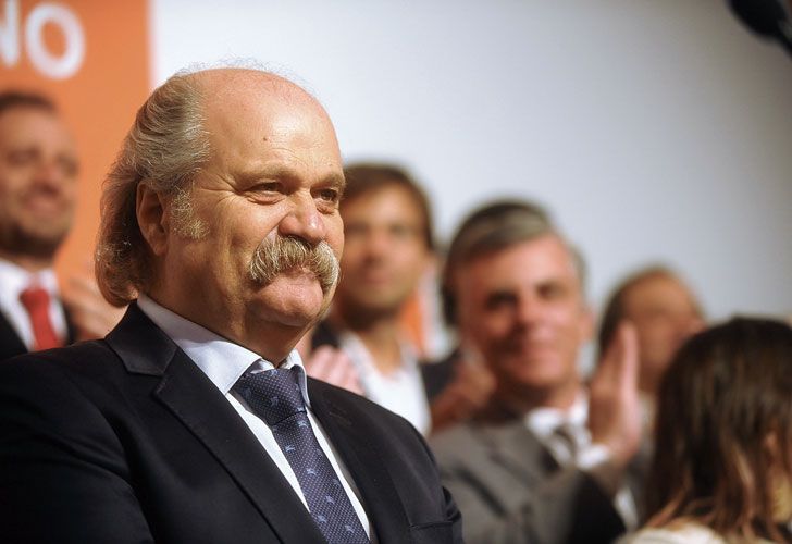 Intendente Alejandro Granados.