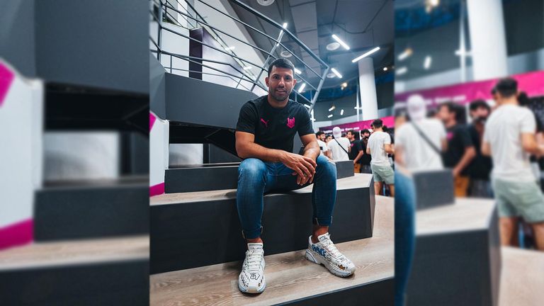 Agüero inauguró el “Gaming Center” de KRÜ