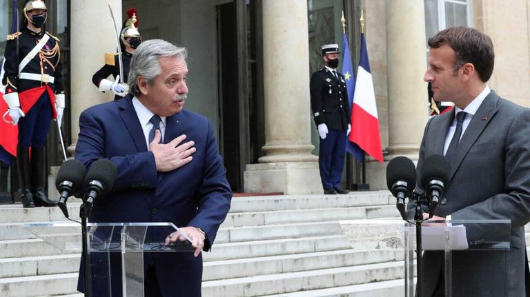 alberto fernandez con macron 20210512