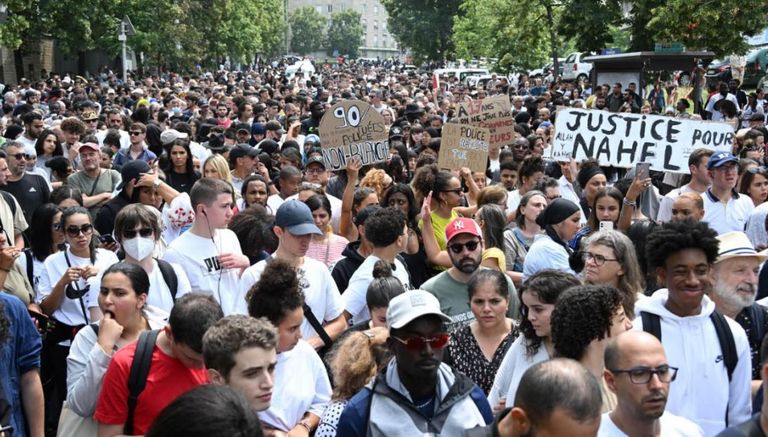 Las manifestaciones violentas se extendieron por varias zonas de Francia para pedir justicia (AFP).