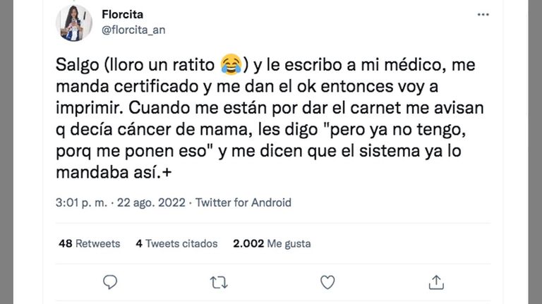 le dieron el carnet de conducir y le pusieron que sufrió cáncer de mama.