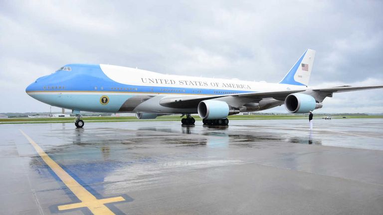 Donald Trump en el Air Force One, avion presidencial de Estados Unidos 20260310