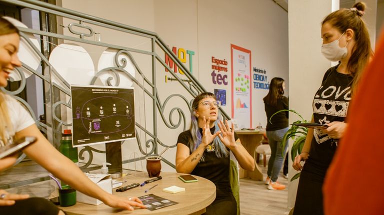 Mujeres y tecnología