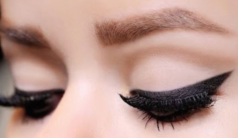 Historia del delineado de ojos: una tendencia más antigua de lo que creés