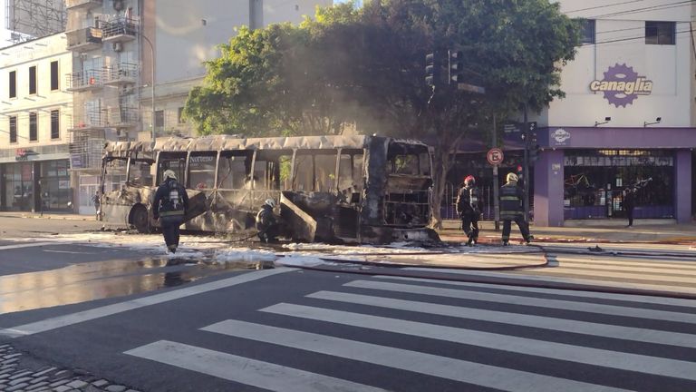 Incendio en Av. Rivadavia y Tuyú produjo cortes en el tránsito