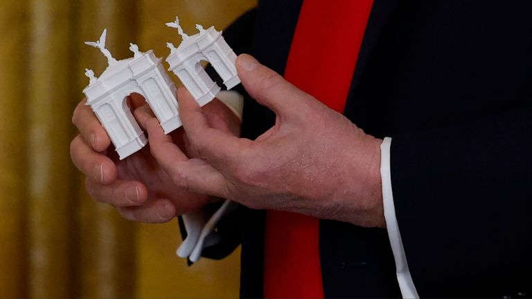 La controvertida propuesta de Trump de un “arco de triunfo” en Washington para inmortalizar un legado