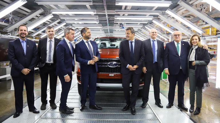 Sergio Massa acompaña la inversión de Ford en Argentina