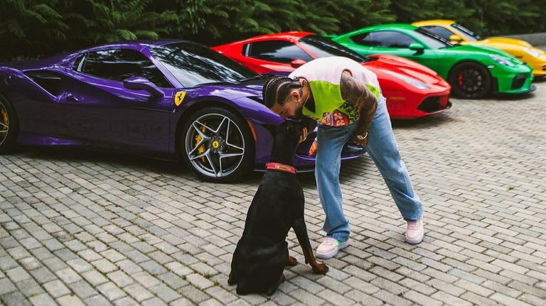 La nueva Ferrari de Maluma