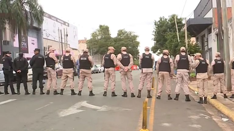 Buscan solución al conflicto con la policía en Misiones.