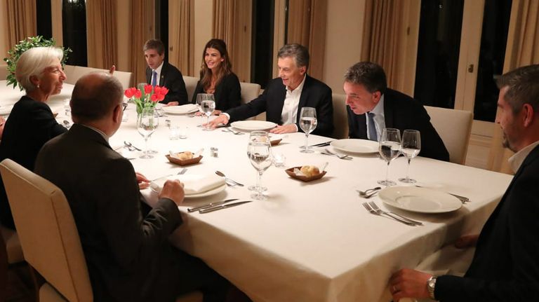 En la cena de Olivos estuvieron también Dujovne, Luis Caputo y Marcos Peña.