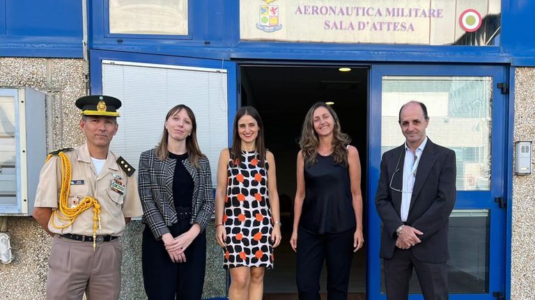 Hércules C 130 con repatriados argentinos que llegó a Roma