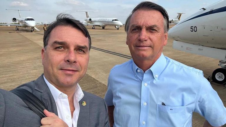 Jair y Flavio Bolsonaro 20221031