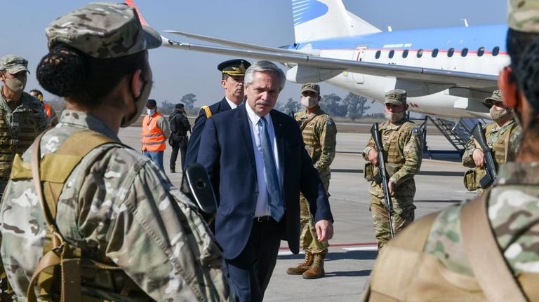Alberto Fernández llegando este sábado 9 de julio a Tucumán.