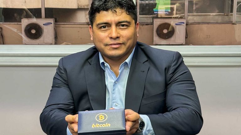 Facundo Moyano y Claudio Vidal, gobernador de Santa Cruz 20240320