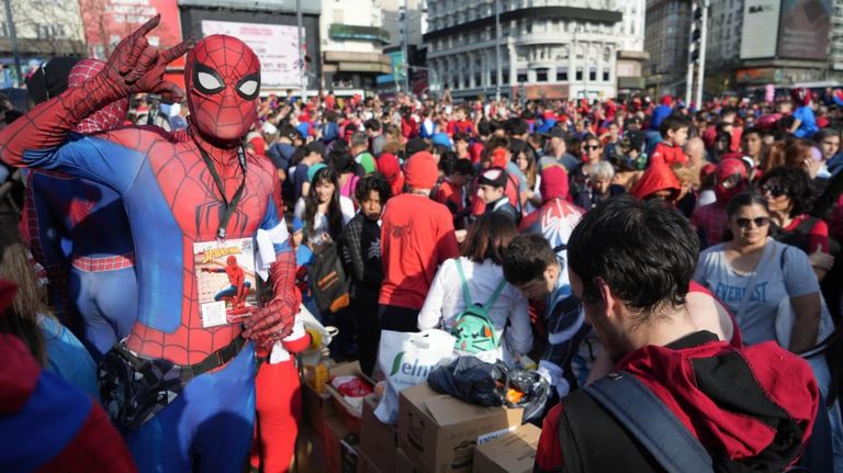 spiderman hombre araña obelisco 1 NA g_20231029