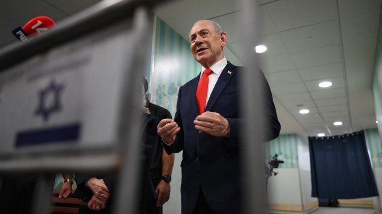 Netanyahu al momento de votar