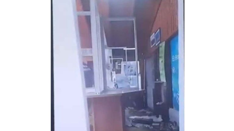 Vandalizan la oficina de Turismo de El Bolsón-20211230